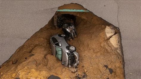 Massive Sinkhole Swallows Two Vehicles In Los Angeles Youtube