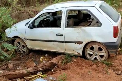 Suspeito é preso após carro mais de 7 kg de maconha capotar