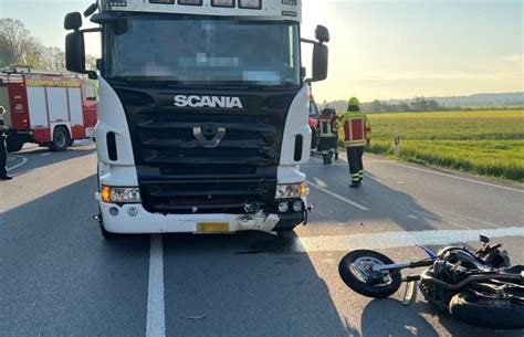 Motorradfahrer 45 Auf Der B388 Bei Eggenfelden Lebensbedrohlich Verletzt