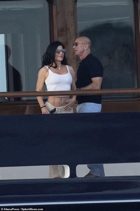 El Amado Jeff Bezos Y Su Novia Lauren Sanchez Llegan Al Festival De