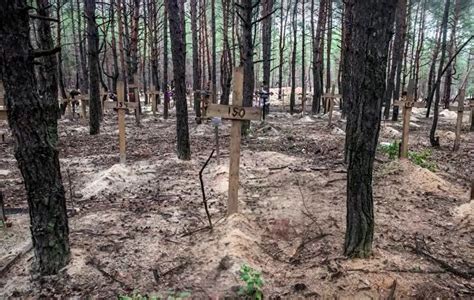 Pelo Menos Sepulturas S O Encontradas Na Cidade De Izium Diz