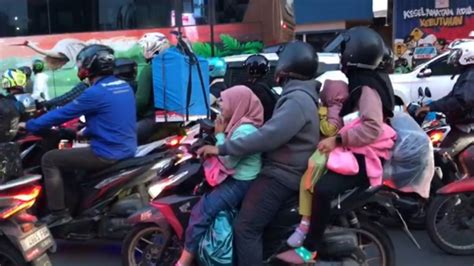 Pemudik Motor Arah Pantura Mulai Padati Jalur Kalimalang Polisi Wanti