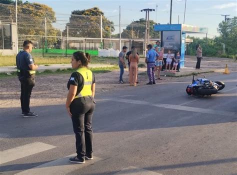 Motociclista Perdió El Control Y Cayó Sobre El Asfalto Al Intentar