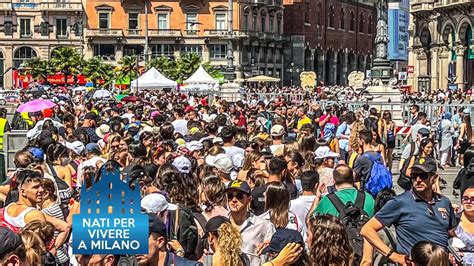 Piazza Duomo già piena di gente alle 11 di mattina per il concerto di