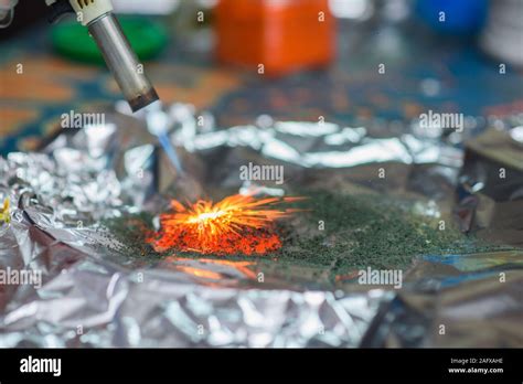 Reacción Química De Dicromato De Amonio Si Para Prenderle Fuego A La