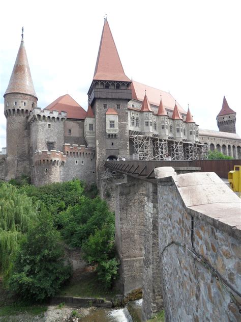 Traveler's Closet: Hunyad Castle, Hunedoara