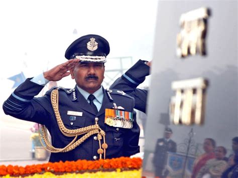 Air Chief Marshal Arup Raha Pays Tribute To Martyrs At Amar Jawan Jyoti