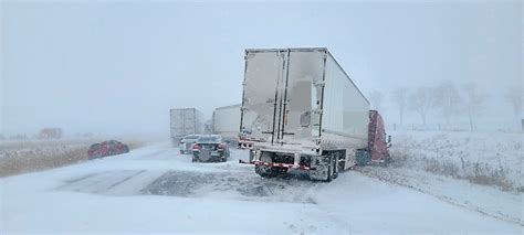 Photos Up To 100 Vehicle Collisions In An Area Of Hwy 401 Insauga