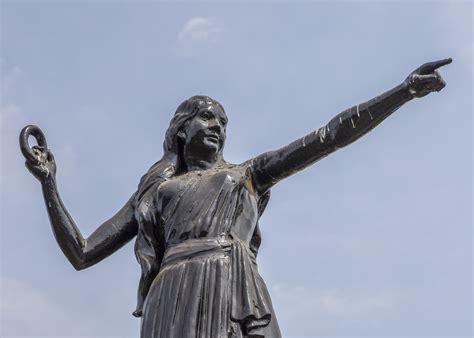 statues  marina beach