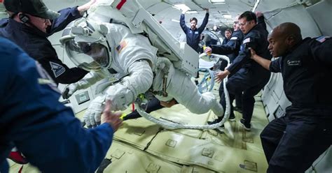 One Of Nasas New Spacesuits Passes Microgravity Test The Verge