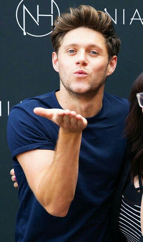 Niall Horan Backstage Flying Kiss Pout Niall Horan James Horan