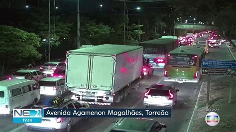 Protesto Interdita A Avenida Agamenon Magalh Es Pernambuco G