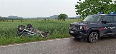 Incidente A Pieve Del Grappa Auto Si Ribalta Nel Campo Tre Feriti