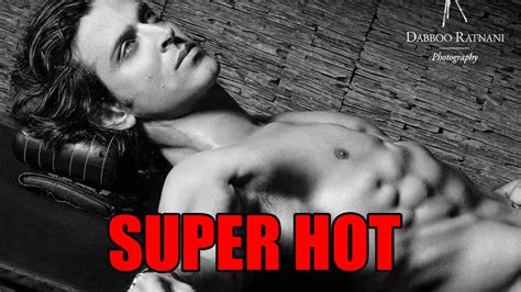 Hrithik Roshan Drops A Super Hot Shirtless Photo Girls Go Bananas