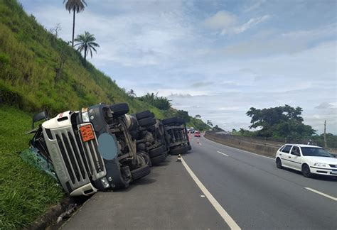 Carreta Tomba E Deixa Motorista Ferido Em Guaratinguet Jornal De