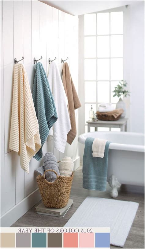 Design Experts Advise Against Bathroom Towel Colors - DECOOMO