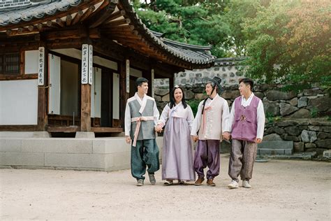 korea hanbok family photoshoot  namsangol hanok village onethreeonefour