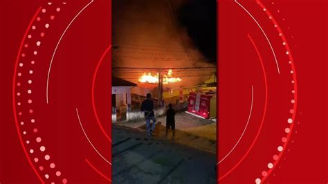 VÍDEO Casa pega fogo em Mendes Sul do Rio e Costa Verde G1