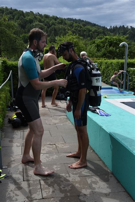 Erfolgreicher Auftakt Schnuppertauchkurs F Rderverein Freibad