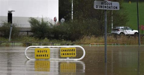 Crues Et Risques Dinondations Dix D Partements Plac S En Alerte