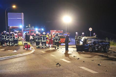 Frontalzusammenstoß in Burscheid sechs Verletzte