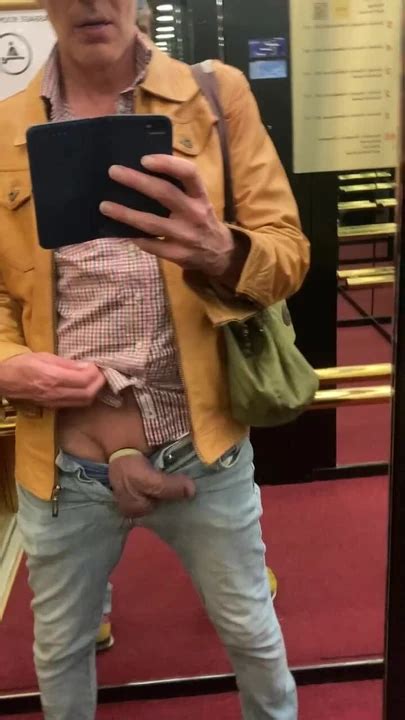 Tail Out In The Elevator Gay Amateur Amateur Porn Feat Hungberlintop