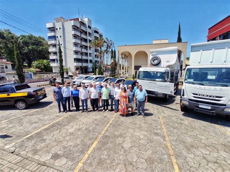 Governo Municipal entrega novos veículos para secretarias Prefeitura