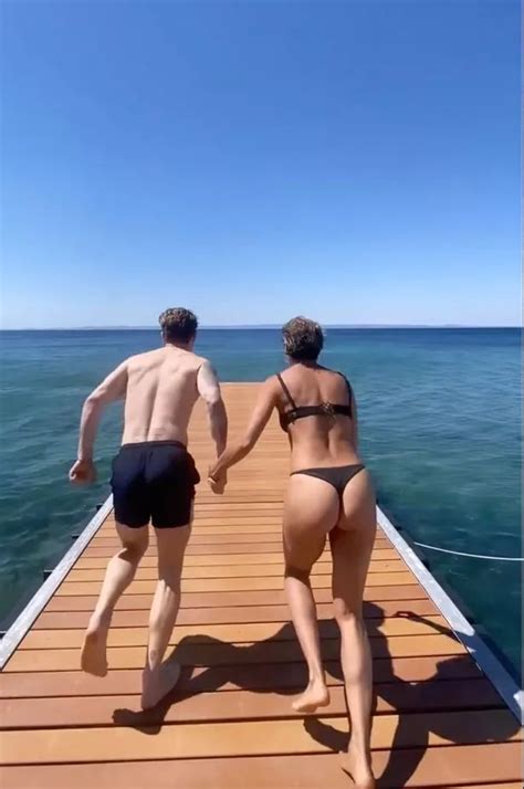 Hot Sexy Karen Hauer Bikini Pics