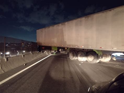 Carreta Perde Controle E Fica Atravessada Na Via Dutra Click Guarulhos