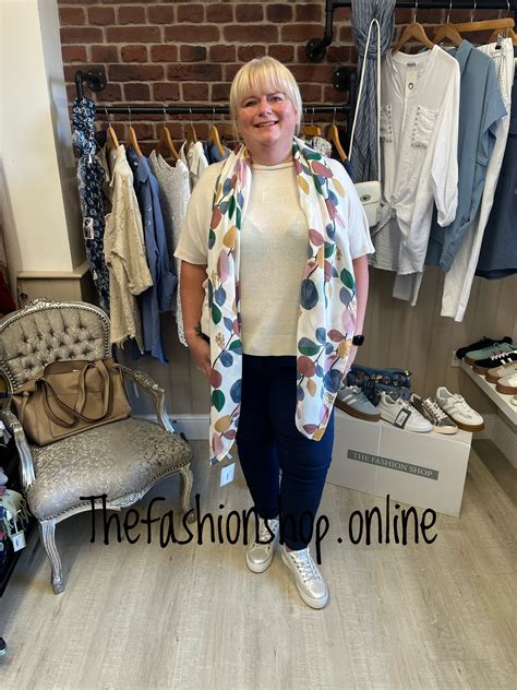 Sadie cream soft knitted top 14-20 – The Fashion Shop