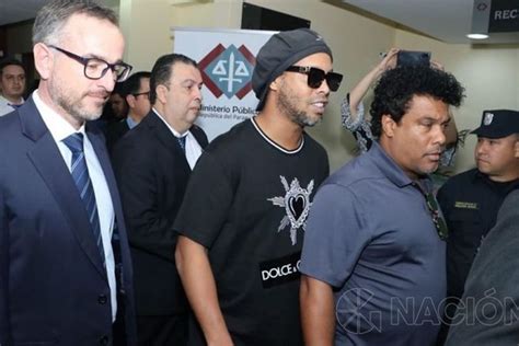 Ronaldinho E Irm O V O Direto Da Cadeia Pra Pris O Domiciliar Em