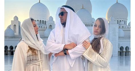 Чалгаджията Коцето като шейх с домочадието в Дубай