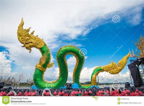 Estatua De La Serpiente O Del Naga En Nongkhai Tailandia Imagen De