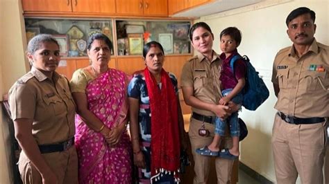 Pune Police Rescue Three Year Old Girl Wandering Alone In Warje Malwadi