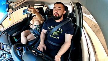 Passageira Safada entra no Uber sem calcinha e motorista não resiste XVIDEOS