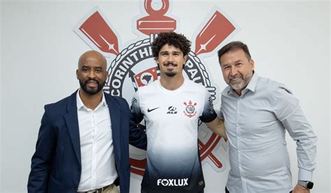 Corinthians anuncia a chegada do zagueiro André Ramalho Um prazer