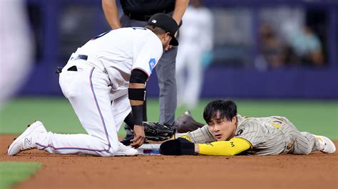 1번 타자 김하성 2년 연속 두 자릿수 도루 성공만점 활약