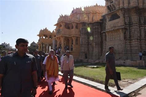 Pm Modi Offers Prayers At Somnath Temple In Gujarat