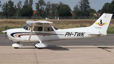 Ph Twk Cessna S Skyhawk Sp Vliegclub Twente Baszb Jetphotos