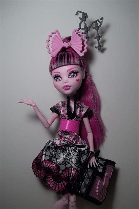 Lindos Sonhos Dourados Monster High Draculaura Exchange