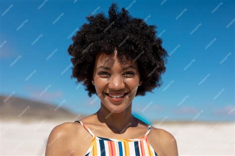 Premium Photo Portrait Of Smiling African American Woman With Black