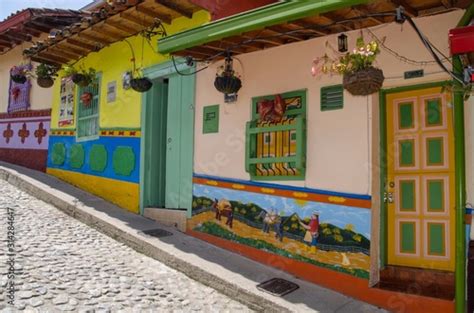 Fachadas Multicolor Con Zocalo Pintados En Guatape Antioquia Uno De