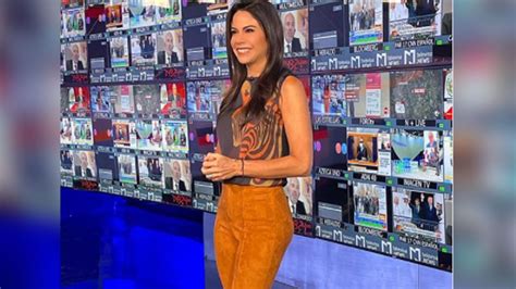 Paola Rojas Luce Atractivo Vestido De Cuero En Televisa Y Causa Furor