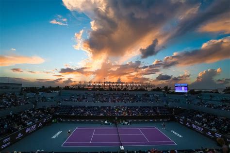 Saiba onde assistir às semifinais do WTA Finals ao vivo hoje