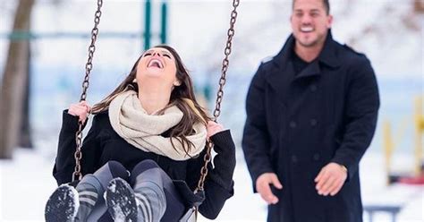 10 Romantic Winter Engagement Photo Ideas Winter Engagement Photos