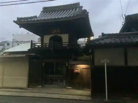 光明院愛知県国際センター駅の投稿2回目。17時少し前に参拝、以前は入れましたが まぁ暗 ホトカミ