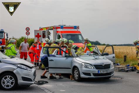 Verkehrsunfall Mit Personenbefreiung Feuerwehr F Rth