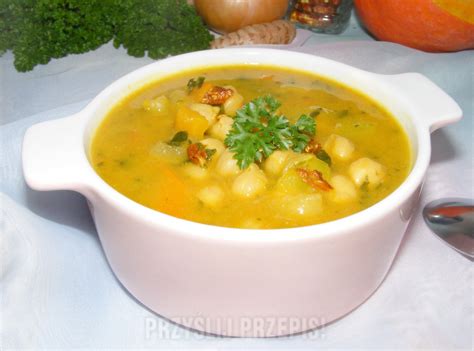 Zupa curry z dynią papryką ciecierzycą i mleczkiem kokosowym