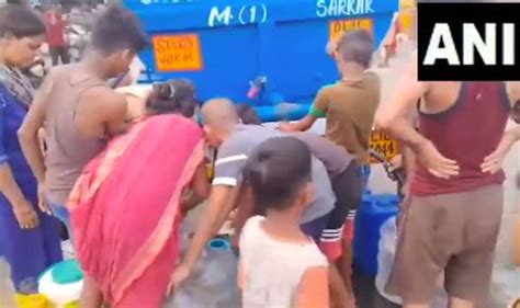 Delhi Long Queues Continue To Form At Water Tankers Amid Public TV