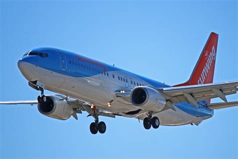 C Fhzz Sunwing Boeing 737 800 Leased From Tui Airways